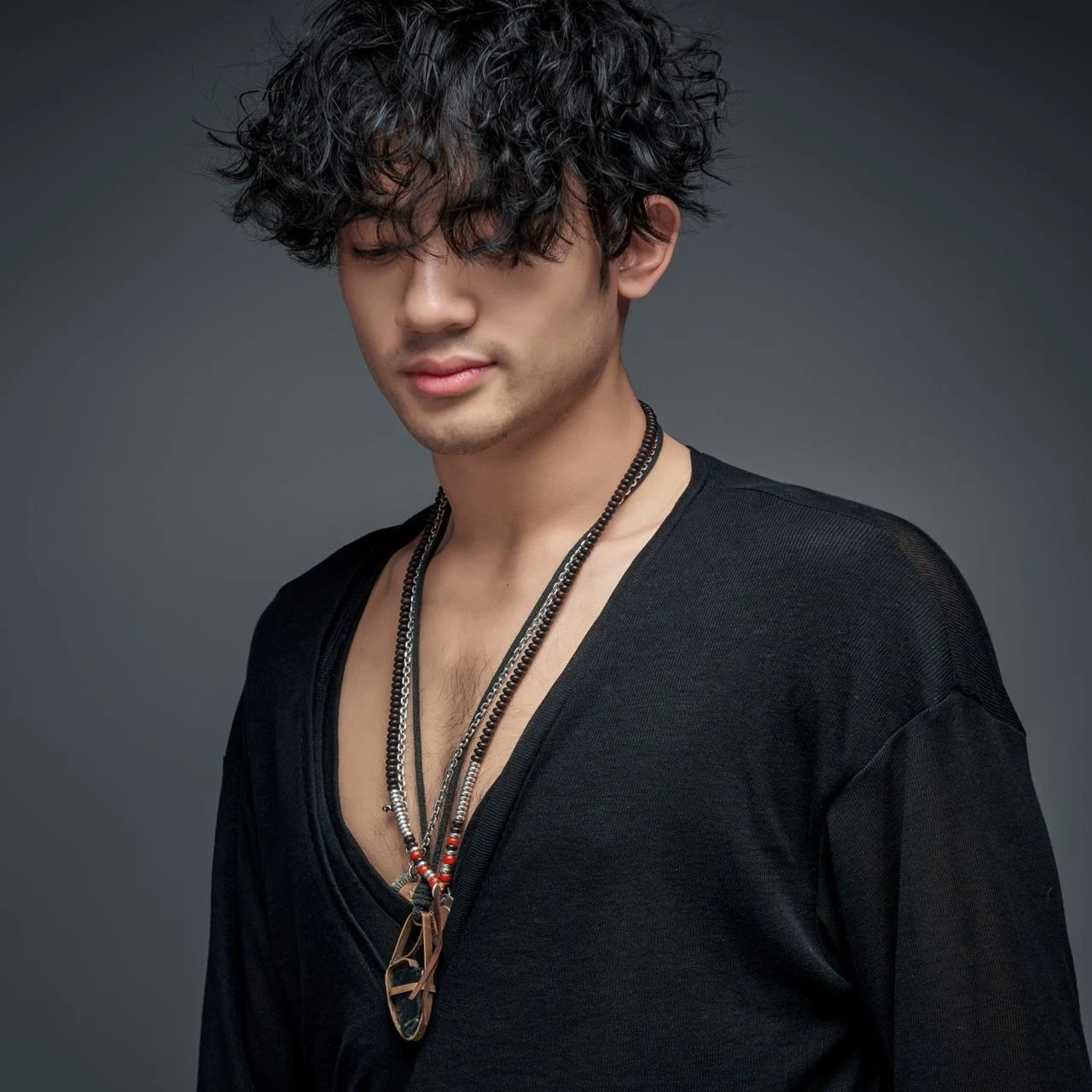 الرجال اللاتينية ملابس الرقص الأسود الخامس الرقبة قمم طويلة الأكمام ممارسة الملابس الذكور تشا تشا رومبا السالسا ملابس الرقص التدريب أعلى 24333