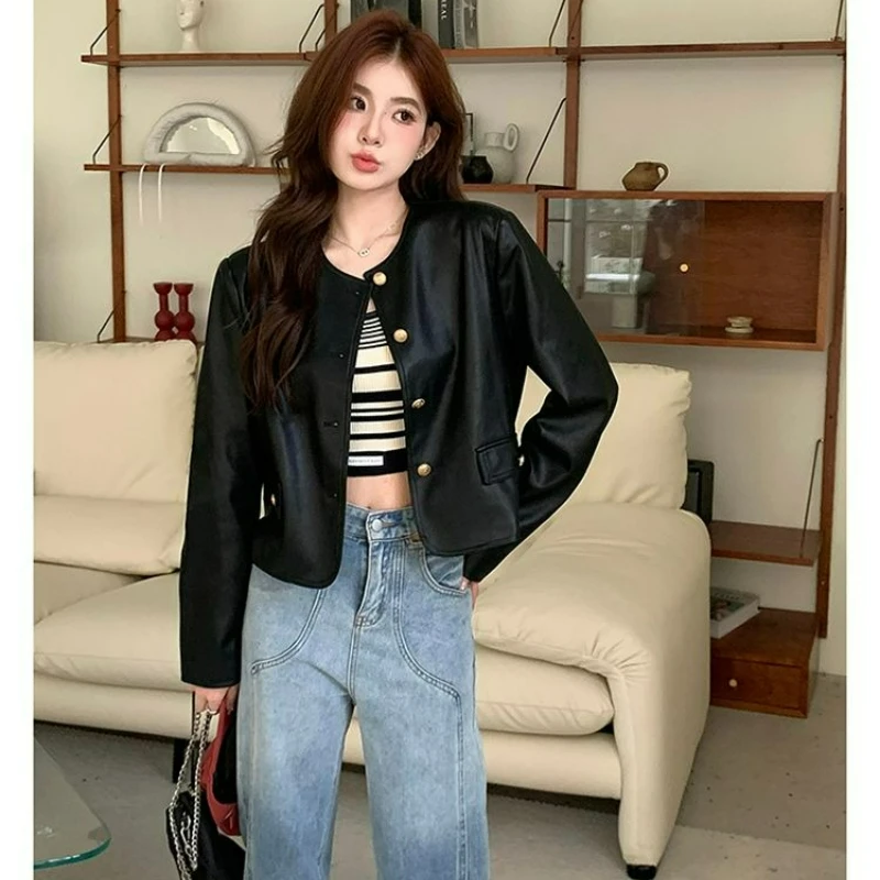 معطف بسيط أنيق باللون الأسود للدراجات النارية من الجلد بصف واحد للنساء لربيع وخريف 2026 ملابس خارجية أنيقة على الموضة الجديدة