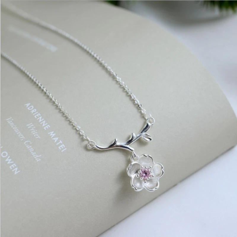 Sakura Blossom Necklace for Women Minimalist Temperament Collar Chain Pendant Women's Fashion Jewelry Party Wedding Gifts