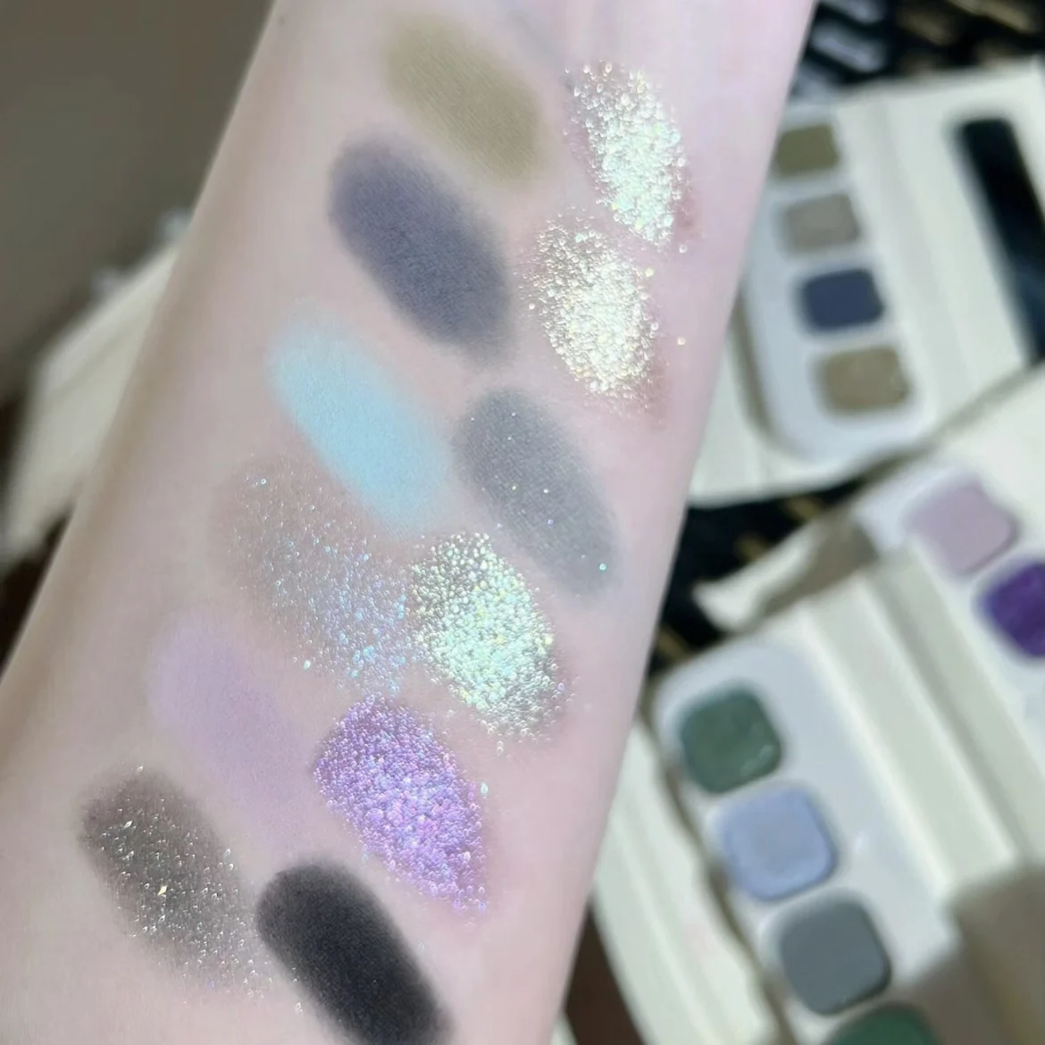 Qianyan Four-color Eyeshadow Magnetic Attraction Self-grouped Euad Palette High Saturation Matte Sequin Pearlescent Flash