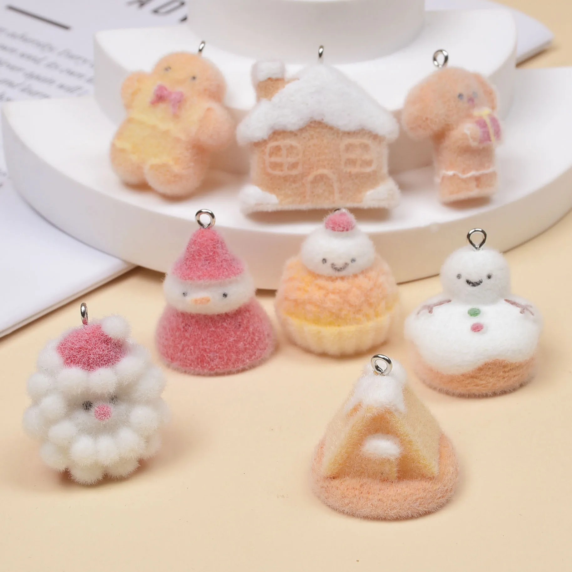 

10pcs Resin Flocking Snowman Charms DIY Jewelry Accessories Christmas Pendant for Jewelry Making Keychain Necklaces Accessories