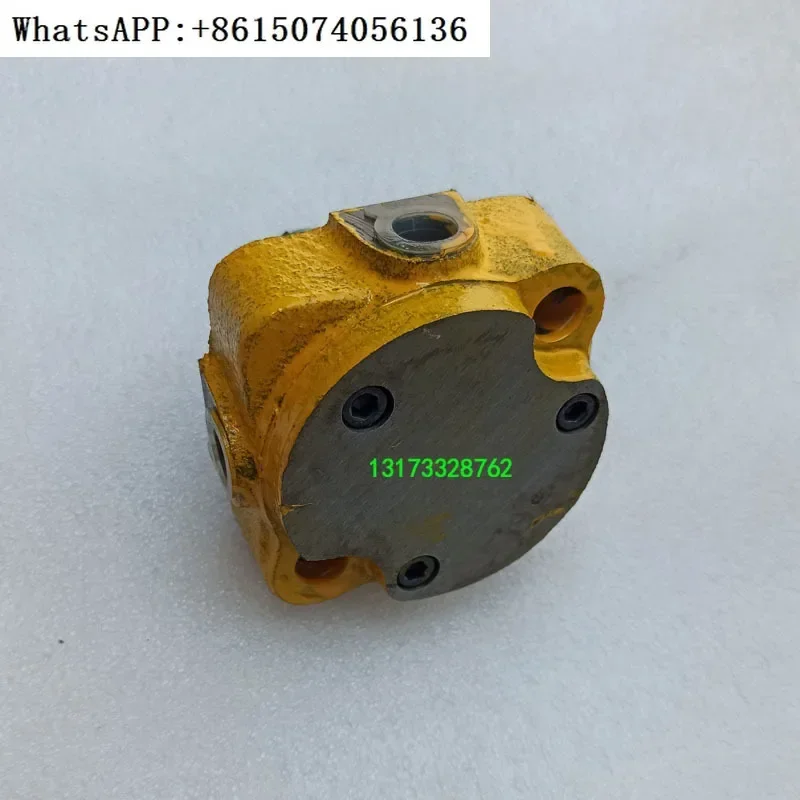 CA6140 lathe spindle oil pump CA6150 Shenyang machine tool oil  with oil seal R12-1 vane pump lubricating