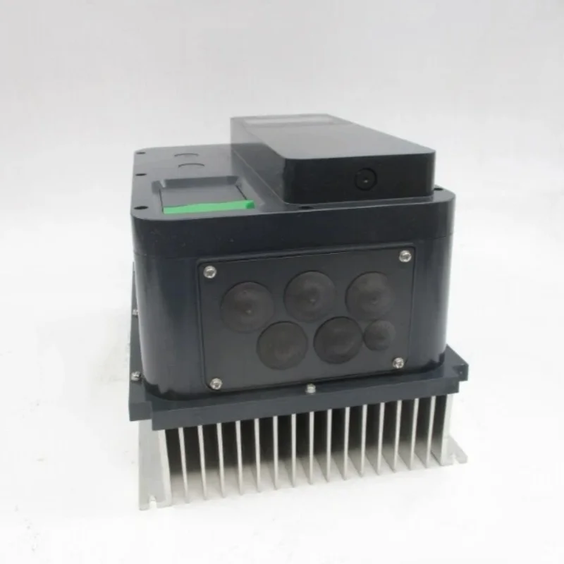 New Original Soft Starter Solar Pump Inverter VFD AC Drive Single Phase High Efficiency Solar Water Pump Controller for Home