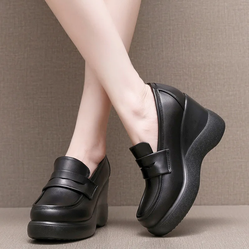 

Туфли на танкетке с толстой подошвой 8 см, кожаные лоферы с глубоким вырезом, осень 2024, женские туфли на высоком каблуке, черные для офиса, мамы, на каждый день