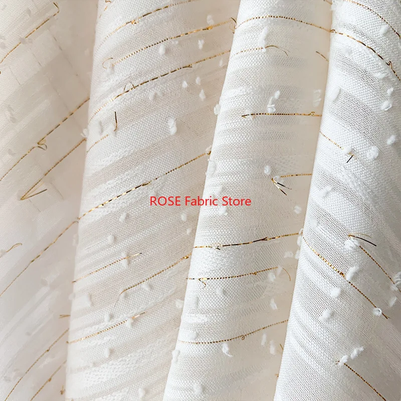 

1-метровая шифоновая жаккардовая полосатая ткань с золотой нитью, легкая дышащая ткань с меховым шариком для шитья юбки на весну и лето