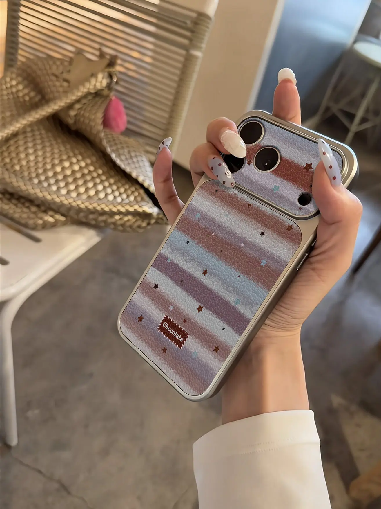 Luxuriöse, rosa gestreifte Handyhülle für iPhone 13 14 15 16 17 Pro Max 17Pro, stoßfeste Hülle mit Lederbezug und Beschichtung. – Detail 11