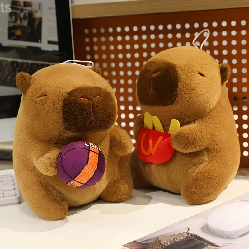 25 cm Mooie Capibara Met Basketbal Frieten Knuffels Cartoon Knuffeldier Capibara Kikker Zwemmen Ring Schildpad Rugzak