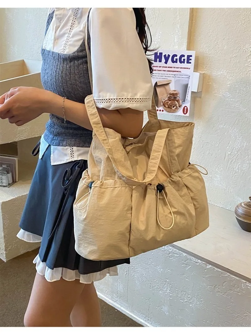 CEEKAY Solid Wrinkle Tragetasche mit Kordelzug, seitlicher elastischer Verschluss, breiter Stoffriemen, für Damen, Alltag, Schule, große lässige Schultertasche – Detail 8