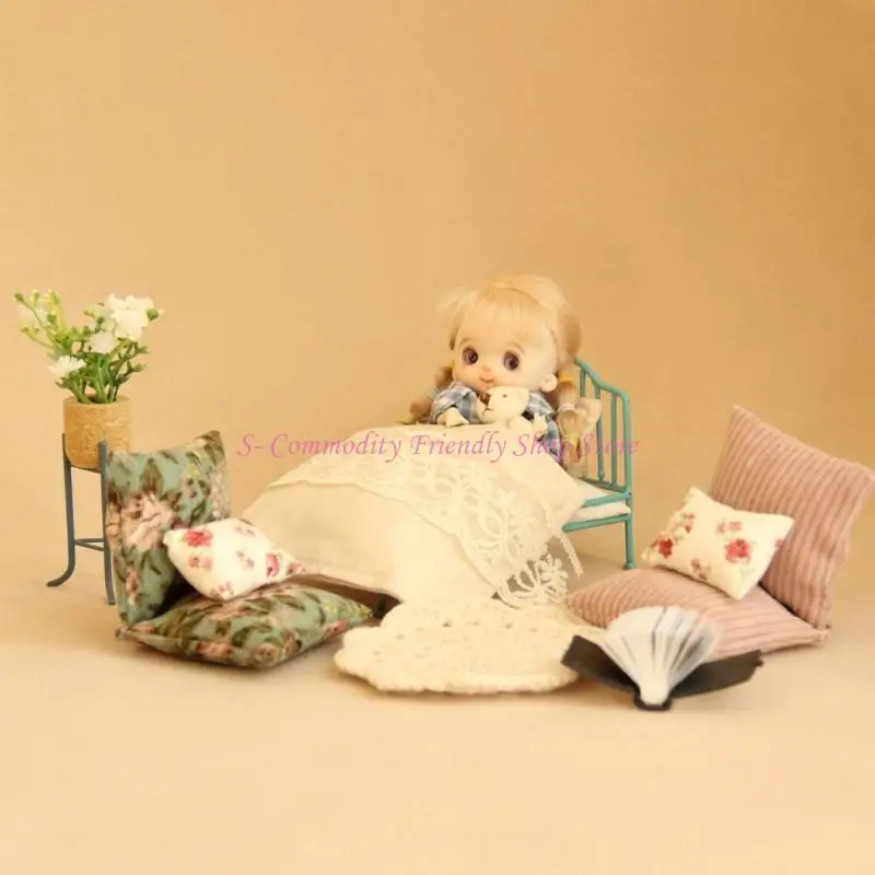 

85AE 1/12 Realistic Bed with Bedding Doll House Miniature Furniture For Kids RolePlay And Scene Display Living Room Decoration