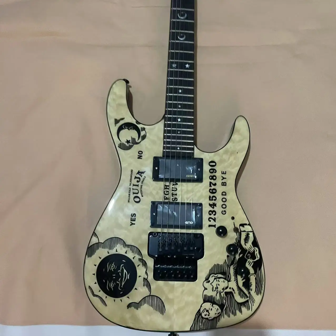 In stock, 6-chord Moon Goddess electric guitar, with a natural wood color body and real shipping pictures. Order and ship immedi