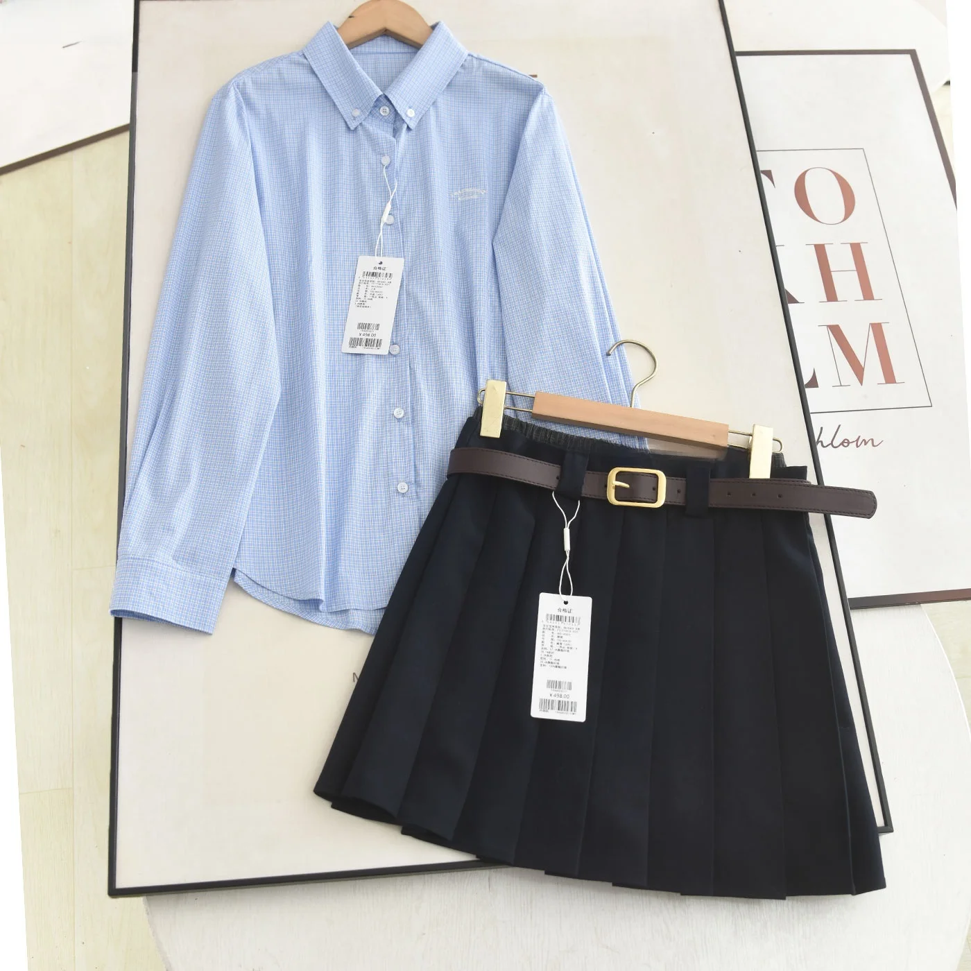 

Колледж-набор McSystem! Модный комплект из рубашки и юбки в клетку для женщин, весенний сезон, с длинными рукавами, для коррекции фигуры и омоложения.