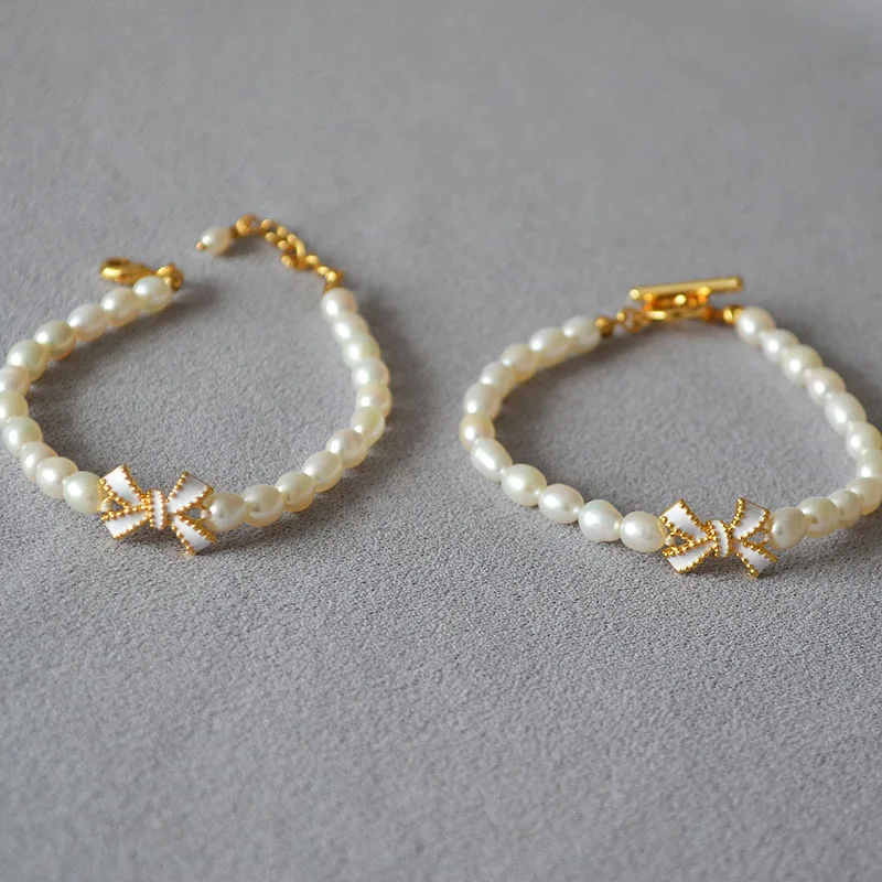 

Classic French Elegant White Enamel Glaze Bow Charming Freshwater Pearl Strand Trendy Fashion Simple Versatile Fairy Bracelet
