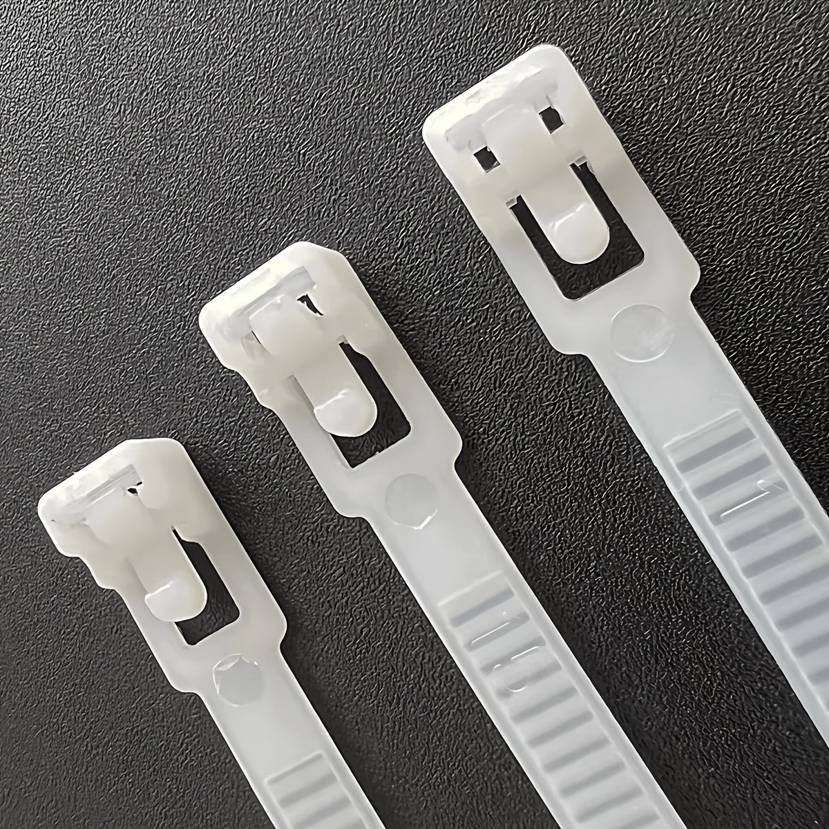 100pcs Reusable Self-Locking Plastic Nylon Cable Ties - Multi-Purpose Fasteners, Space-Saving Cable Management, Cable Organizer