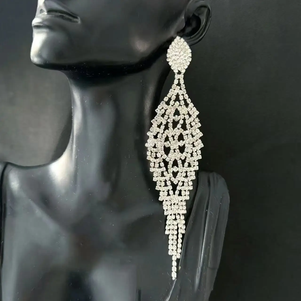 Fashionable long earrings with tassels and full diamond earrings, simple and versatile, high-end earrings accessories