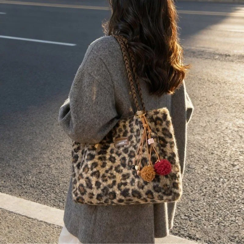 

Cute Fashion Crossbody Bag Ladies Daily Use Attractive Stylish Simple Versatile Casual Vibes Exquisite Practical