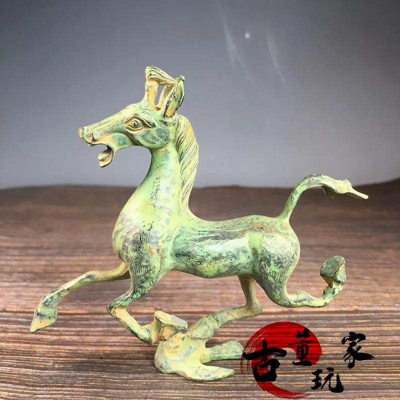 Old green embroidery pulp solid Warring States horse tread flying swallow war horse bronze
