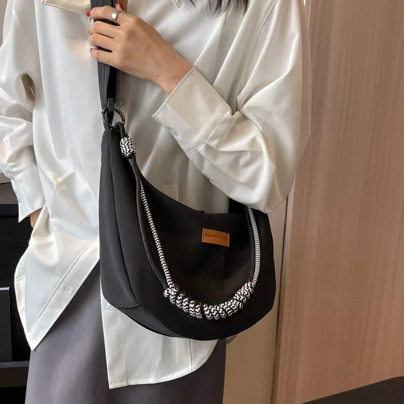 Netizen Crossbody Bag for Women 2023 New Fashion High Capacity One Shoulder Commuter Bag Fashion Versatile Korean Canvas Dumplin