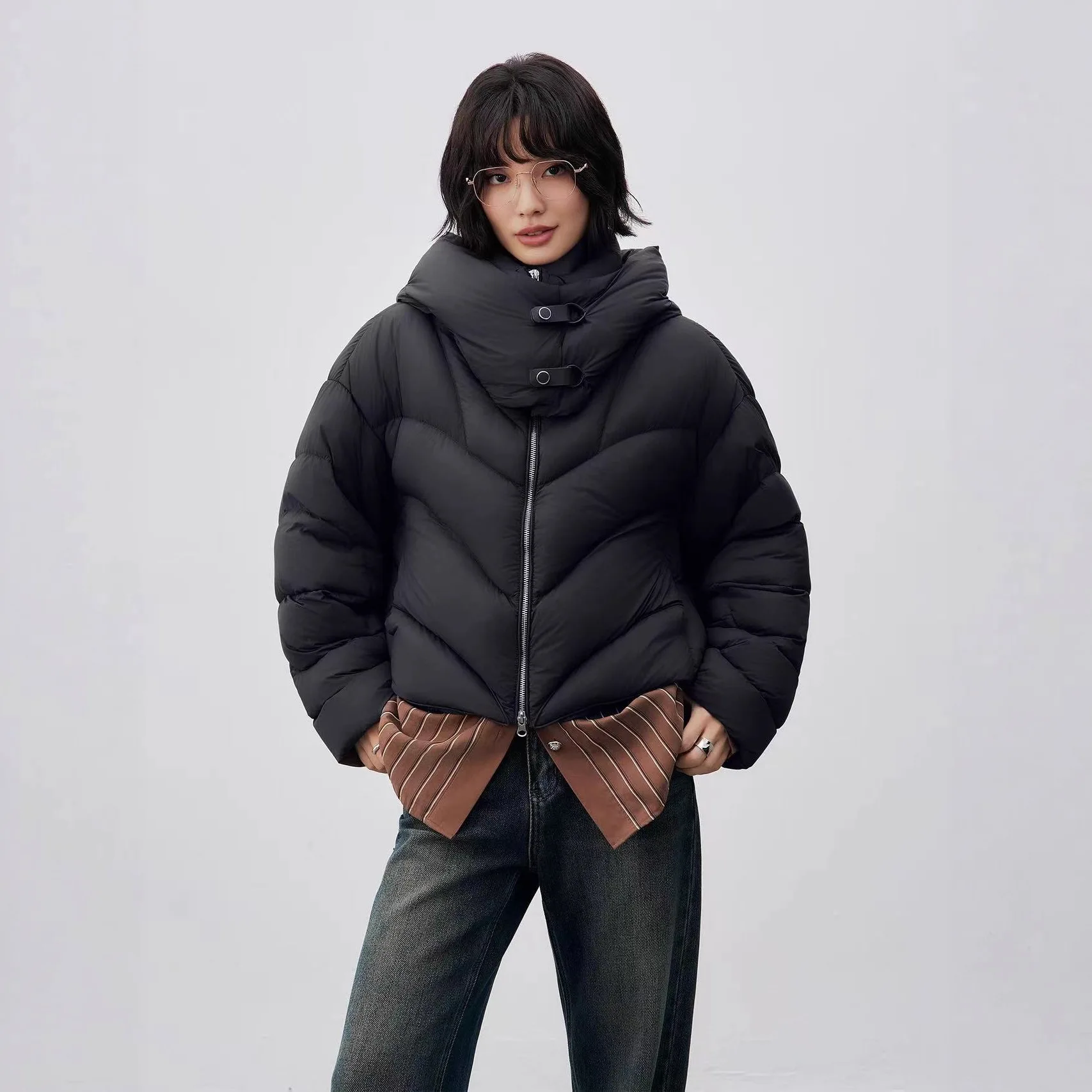 2026年 ハイエンド 90% ホワイトダックダウンジャケット スタイリッシュで多用途なフード付きジャケット 新作ショートダウンコート レディース ルーズフィットパーカー