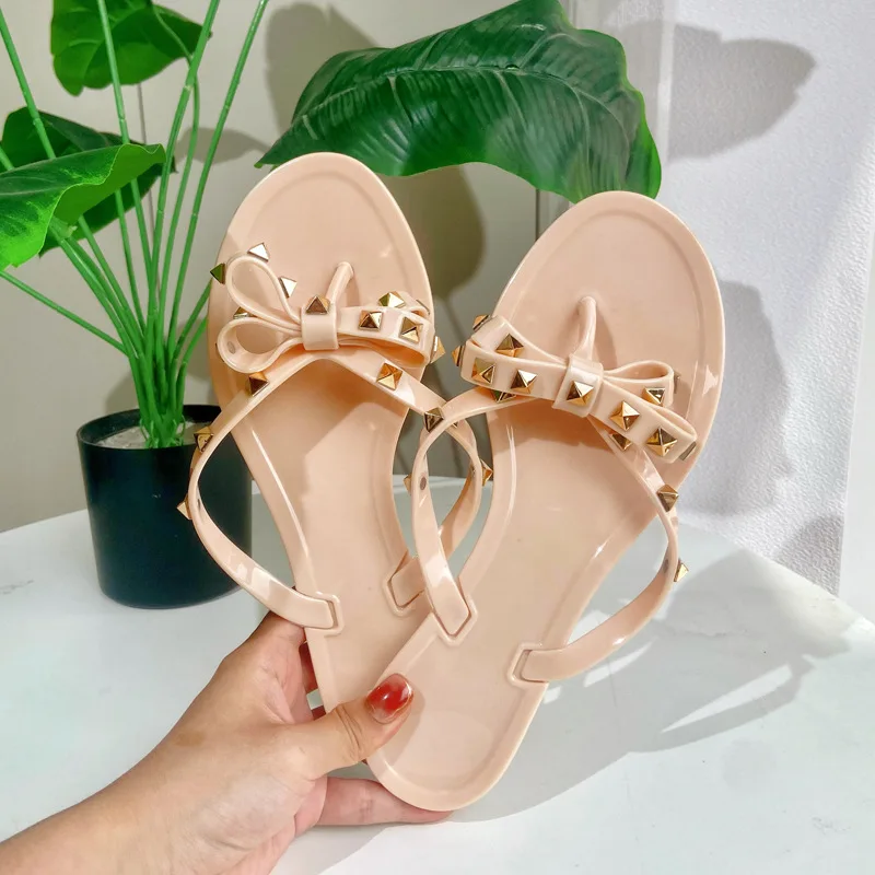 Chanclas remachadas para mujer, sandalias de verano, zapatos de gelatina, zapatillas de fondo plano, zapatillas informales de verano con remaches,