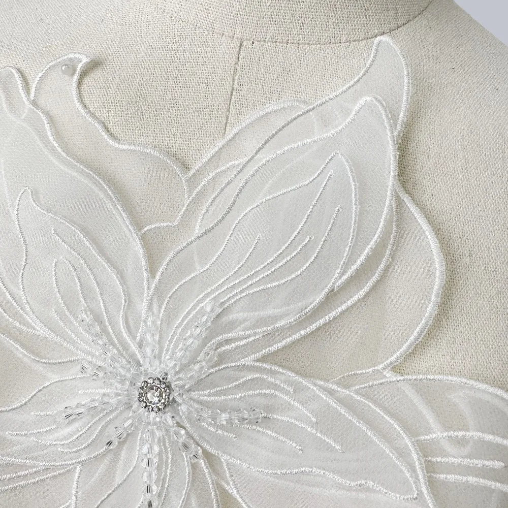 เข็มกลัดปักลาย  เครื่องประดับเสื้อผ้า  คริสตัลหลายชั้น  ลูกปัดติดเล็บ  ผ้าออร์แกนซ่า  ดอกไม้สามมิติ