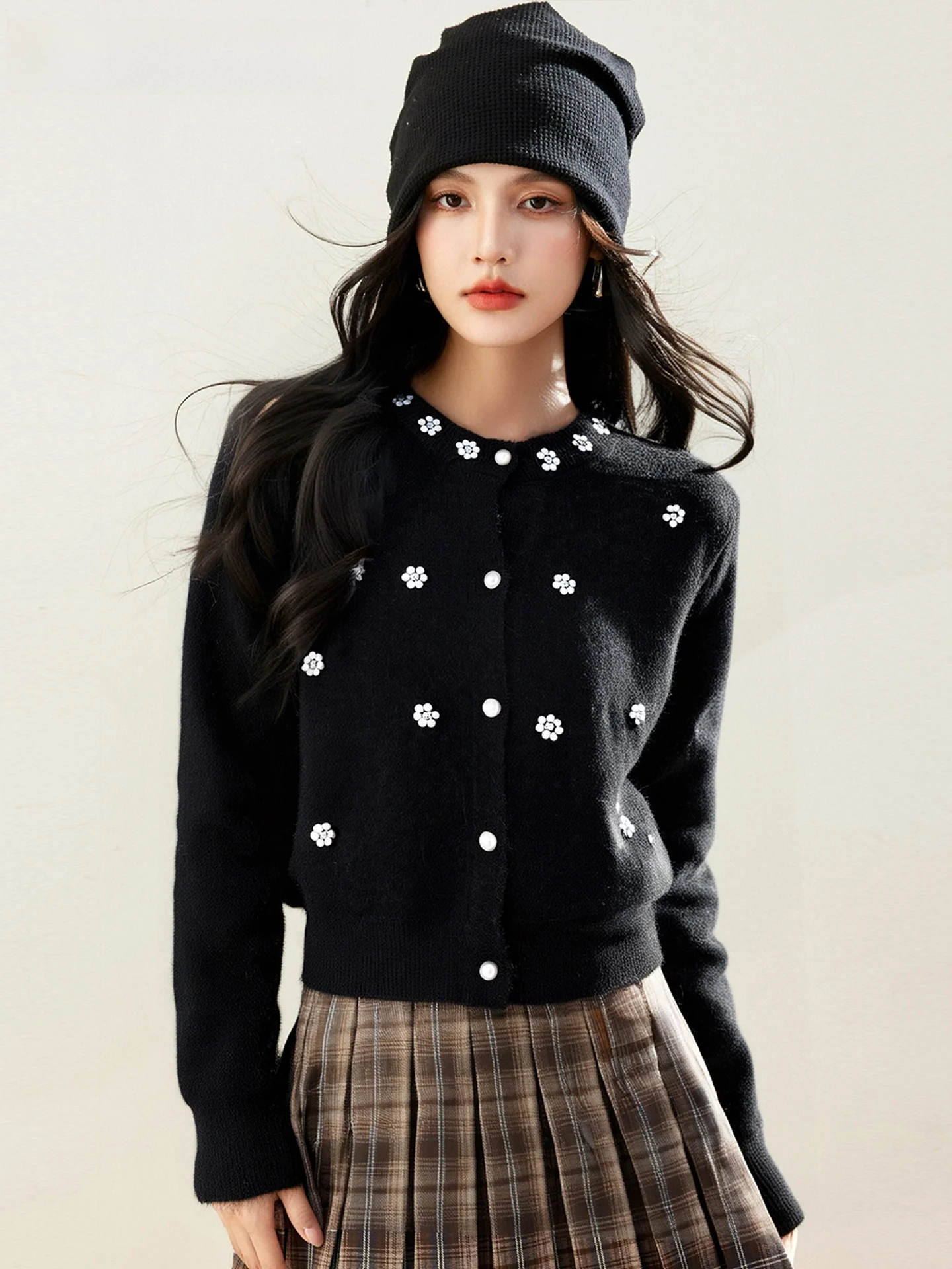 

La Chapelle round Ne Beaded Button Knitwear Women's Faionable Vintage High-End Feeling Sweater Straight Tube Sle