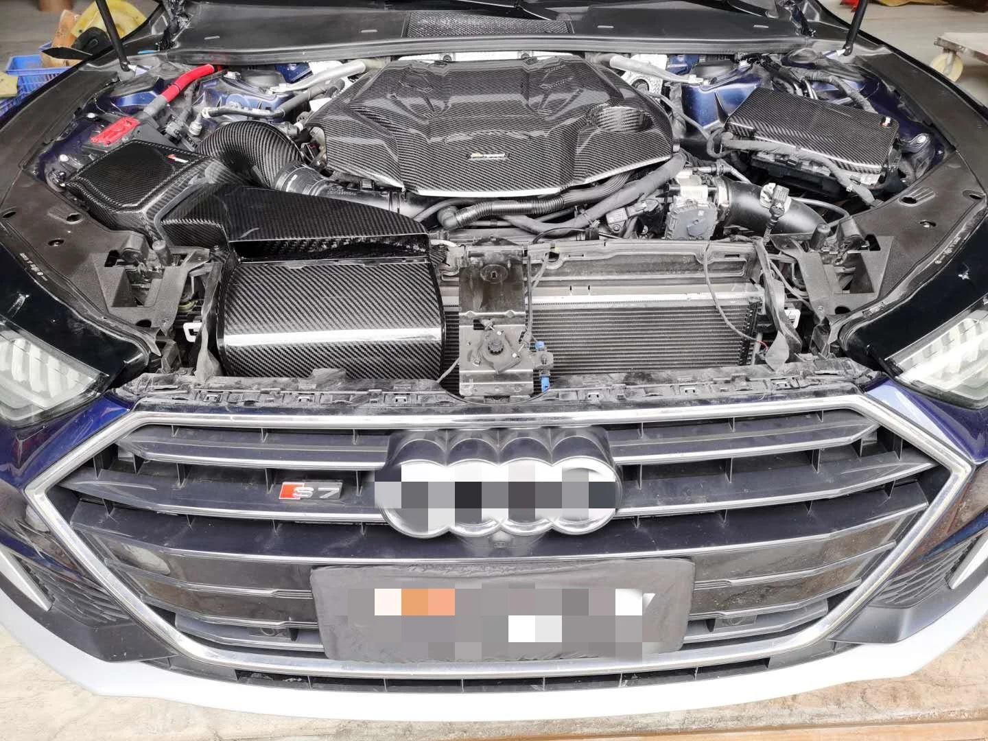 Upgraded versionAutomotive Engine Parts Suitable for   A6 A7 S6 S7 C8 (EA888) 3.0T High-performance Carbon Fiber Cold air Int