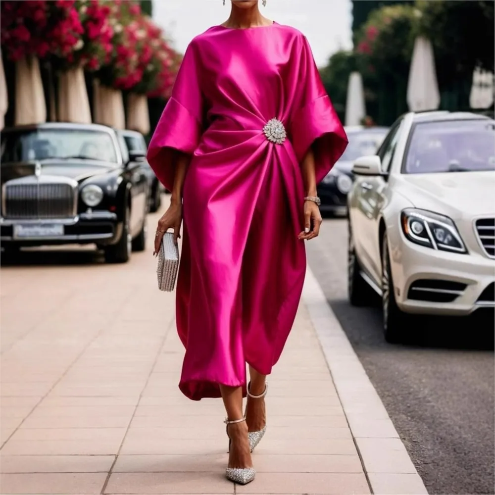 Vestido de estilo casual 2025 Temperamento de viajero Elegante vestido informal de viajero con diseño de manga corta de satén decorativo con cuentas