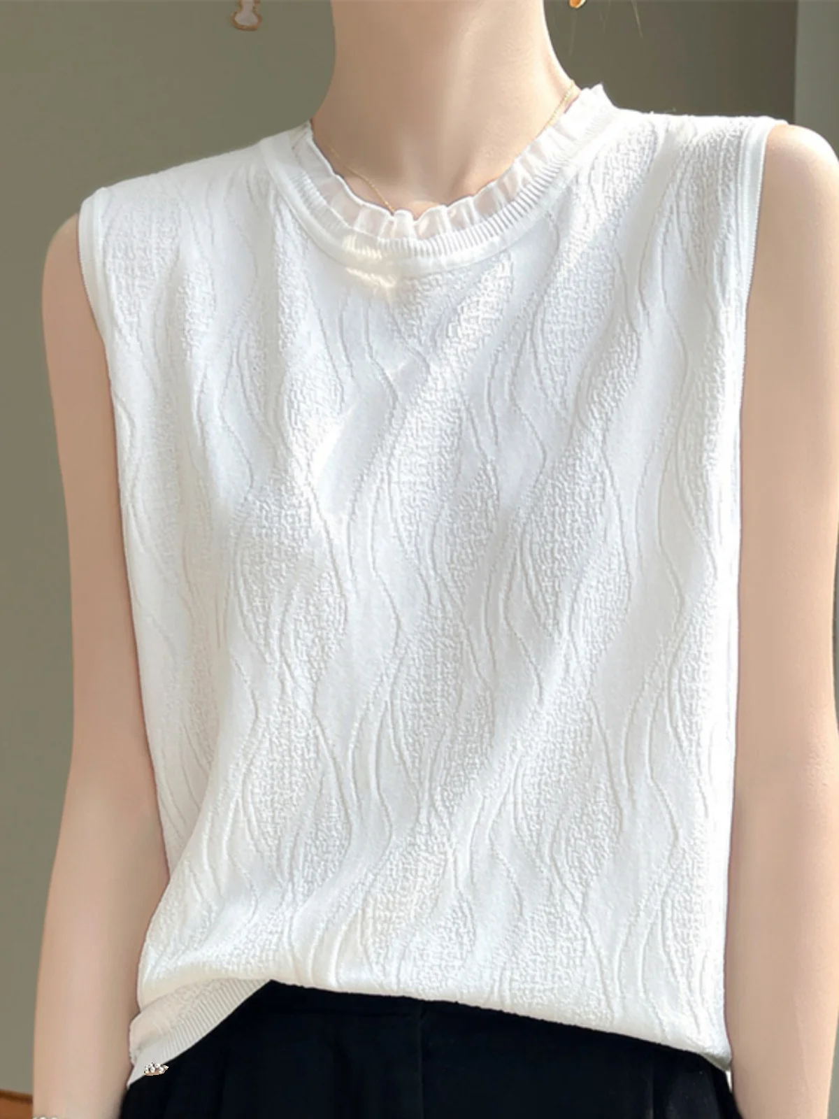 Camiseta sin mangas de seda helada con cuello de encaje para mujer, novedad 2026, prenda interior de punto con tirantes ancho...