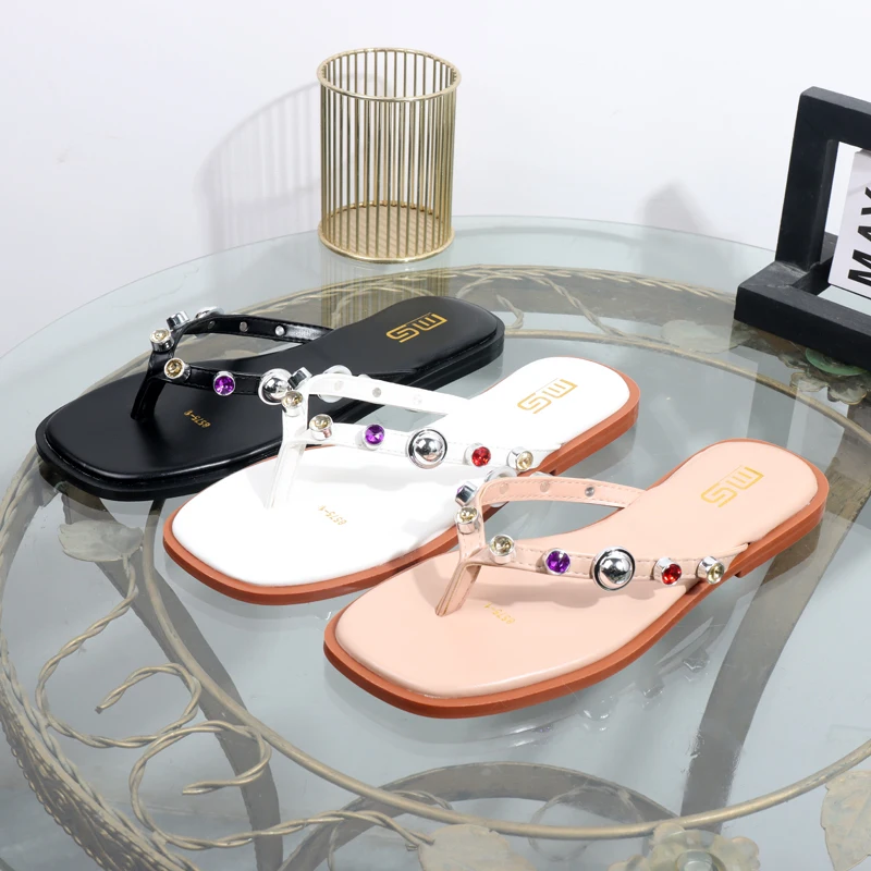 Ladies slippers 2025 new rhinestone beach flip flops fashion non slip wearing thick soled sandals black plus size women's shoes