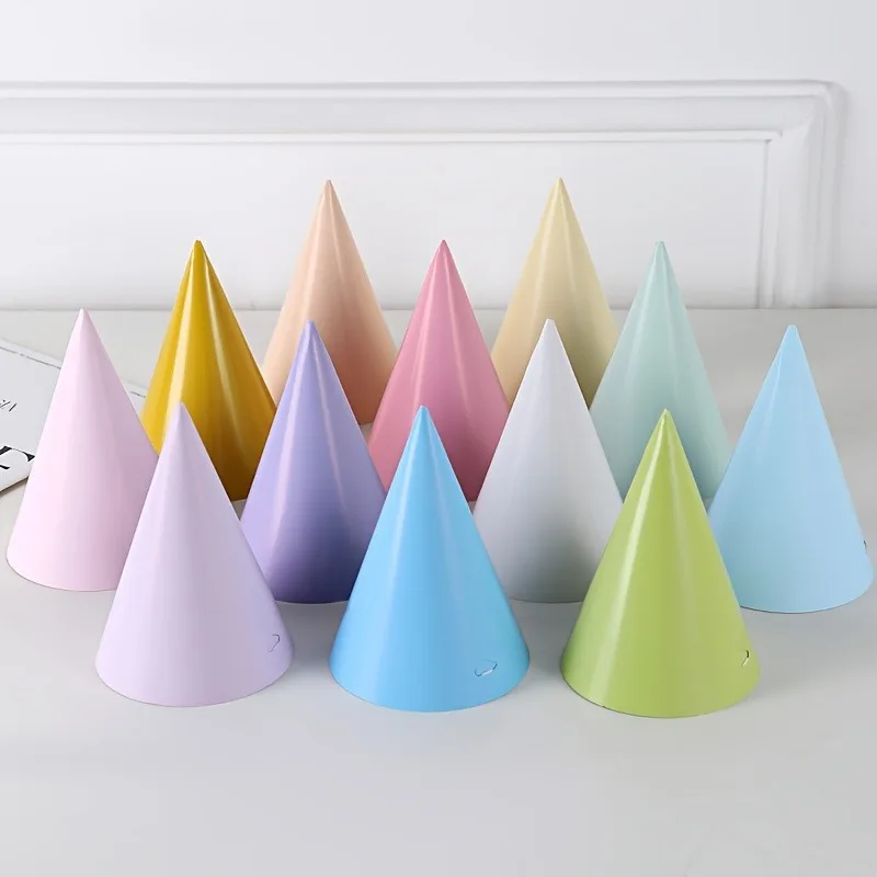 Chapeaux de fête Macaron mats, 20 pièces, cônes d'anniversaire de couleurs assorties pour les célébrations et les événements de vacances, 10 pouces (25cm)