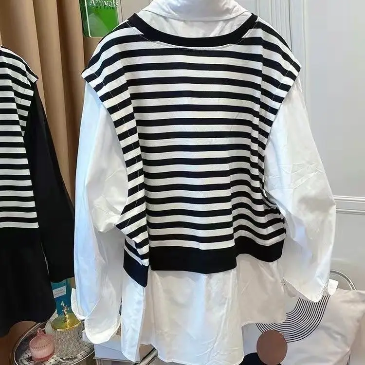 Top de dos piezas falso a rayas estilo de Hong Kong para mujer primavera y otoño nuevo estilo con cuello en V versión coreana Top de nicho suelto versátil