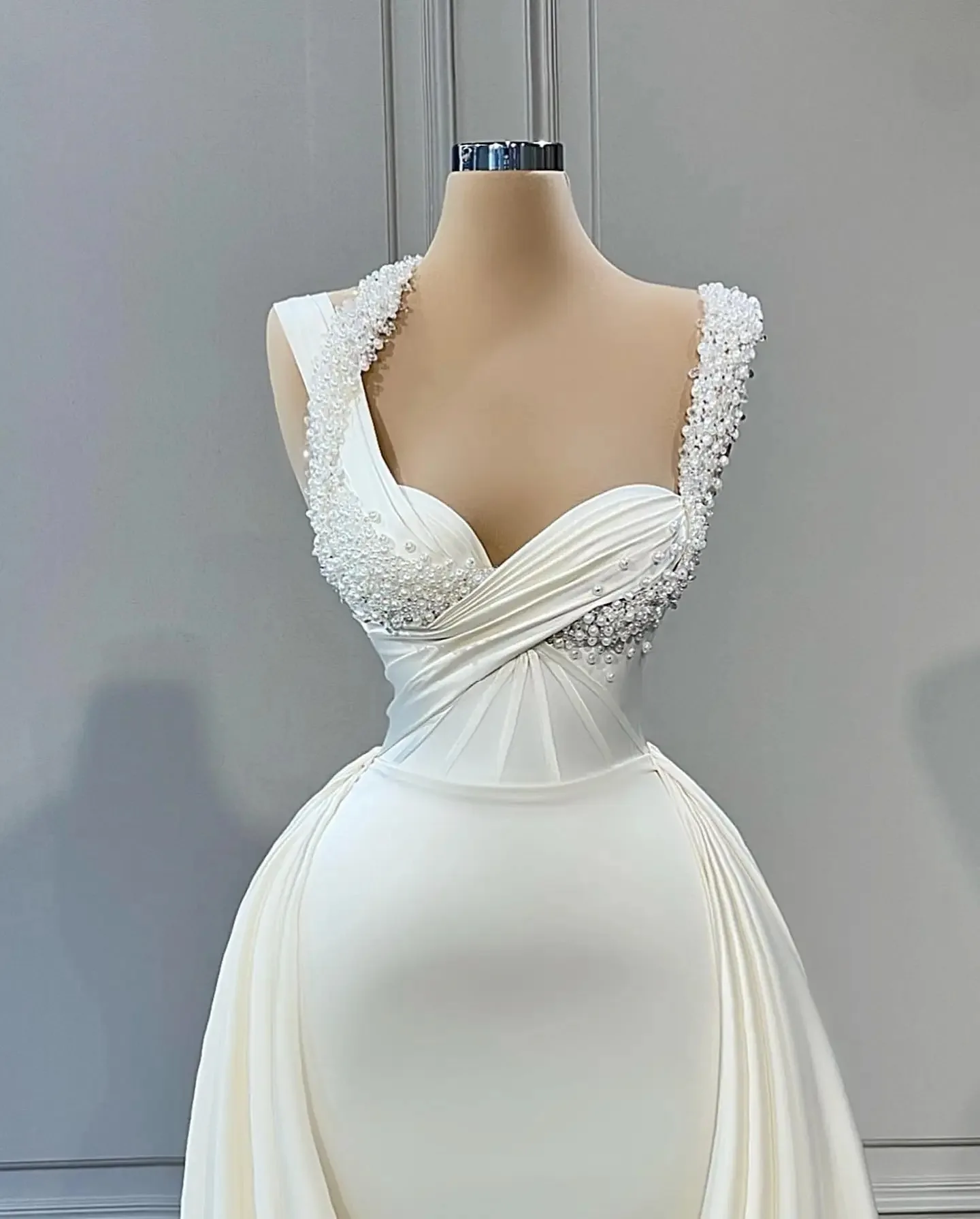 Custom 2026 New Modern Prom Dresses V Neck Sweetheart Beads Lace  Silk Satin Detachable Train Formal Party Gowns