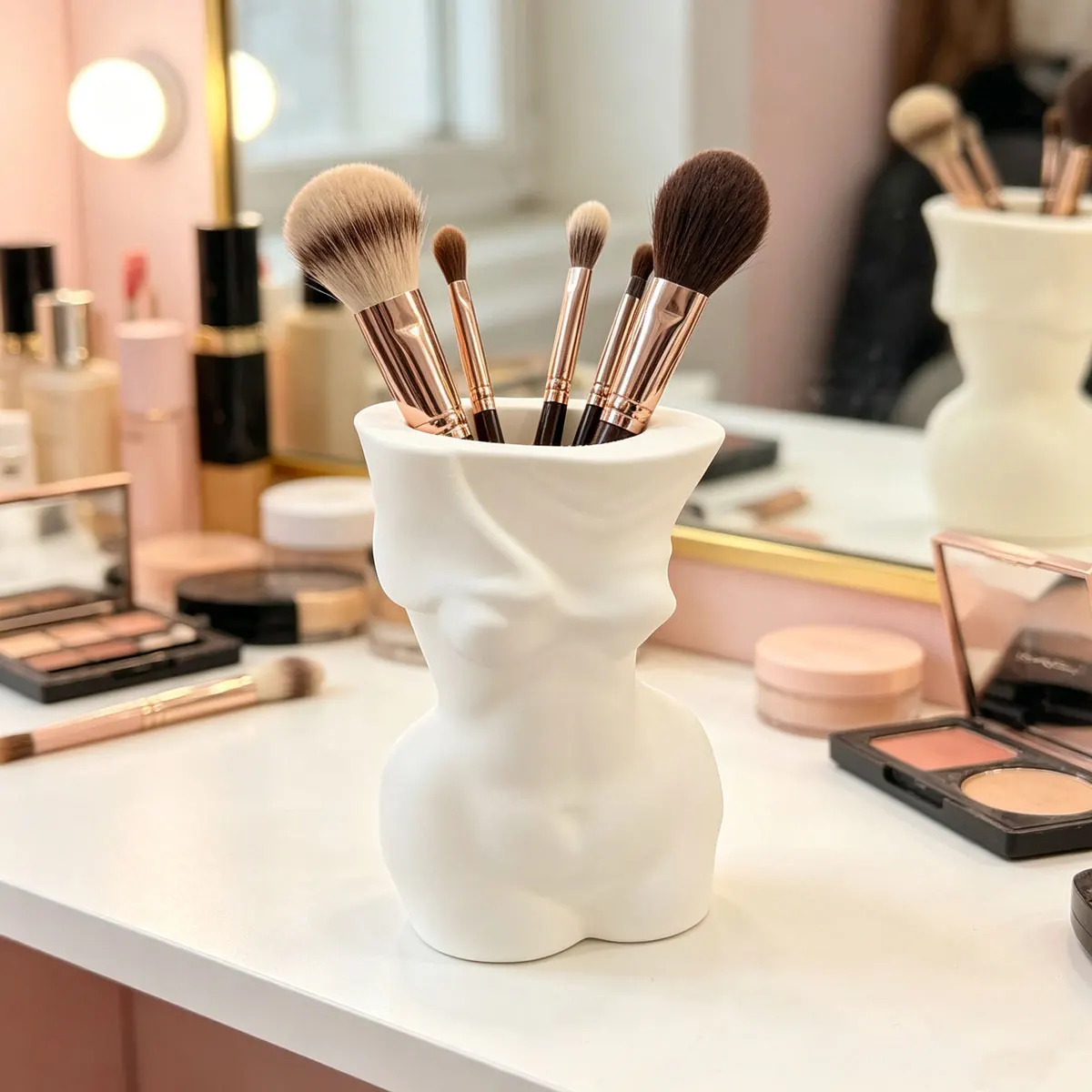 3D Printed Multifunctional Ins-Style Human-Shaped Makeup Brush Holder, Nordic Creative Desktop Pen Holder and Human-Shaped Vase Dual-Use Ornament