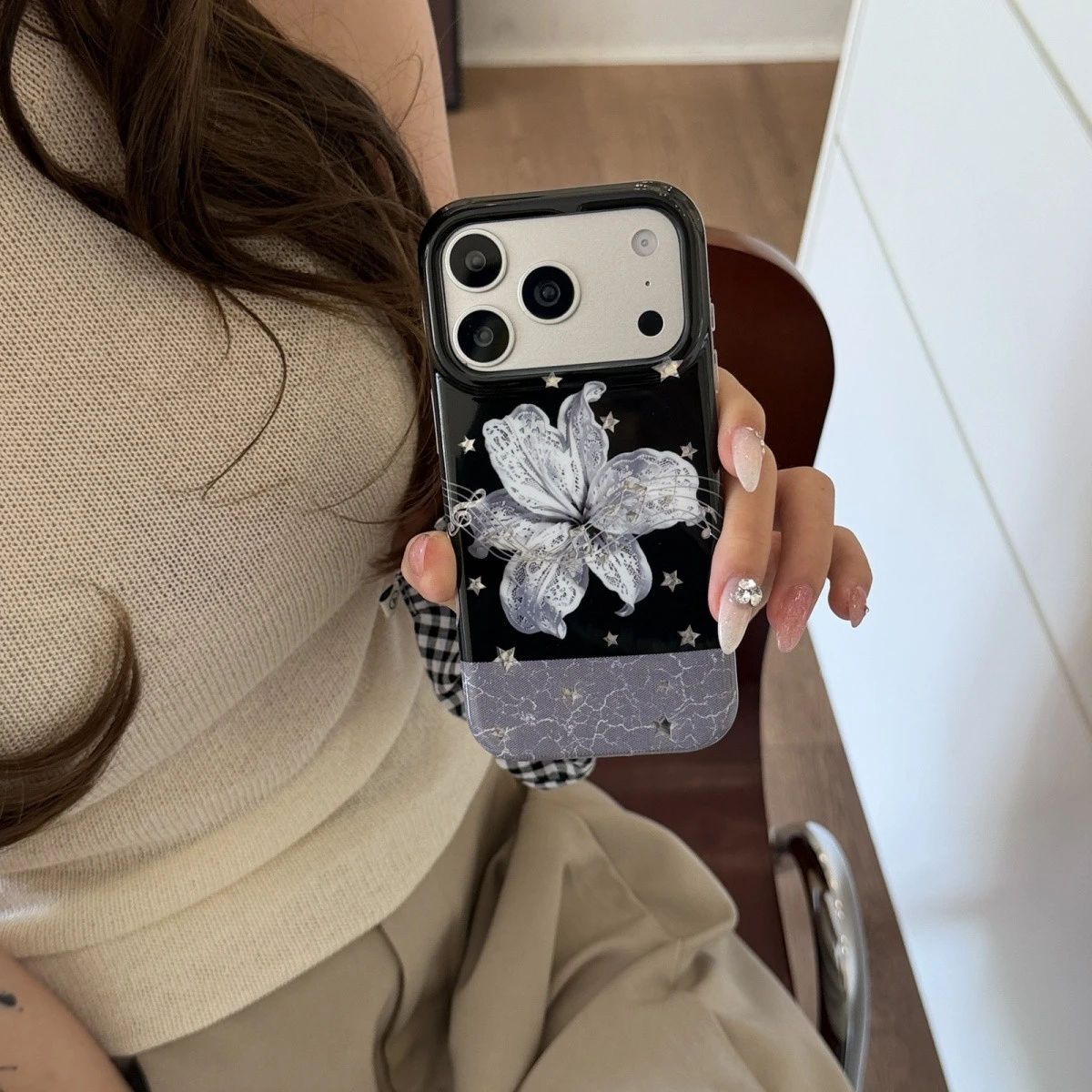 Funda Mate con Diseño de Estrellas y Flores de Lirio para iPhone 18 Ultra17 Air 16 15 14 13 12 11 Pro Max Mini XR XS 7 8 Plus, Antigolpes