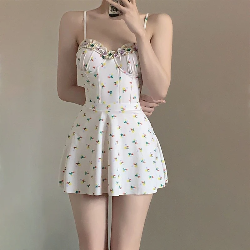 2025 new high-end heavy industry diamond inlaid conservative slimming one-piece dress swimsuit for women soaking in hot springs