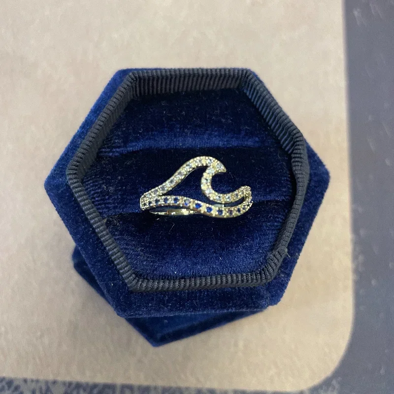 A pair of  Elegant Double Ocean Wave Design Love Ring Chic Perfect For Engagement Everyday Wear(no box)