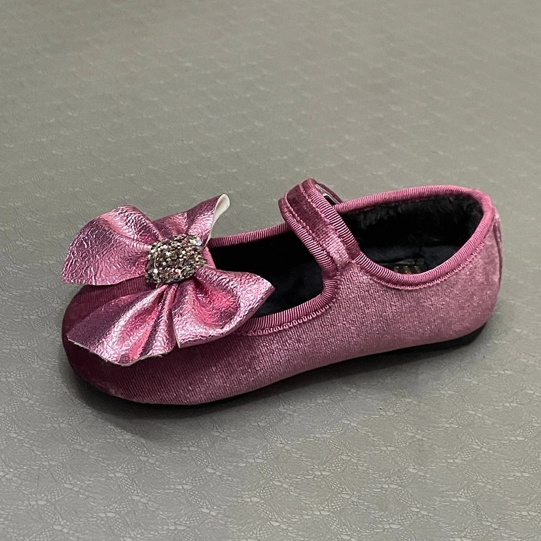 Wholesale Fashion Butterfly Love Shaped 3-15 Years Old Princess Children's Shoes Velvet Leather Girls' Shoes Christmas Gift