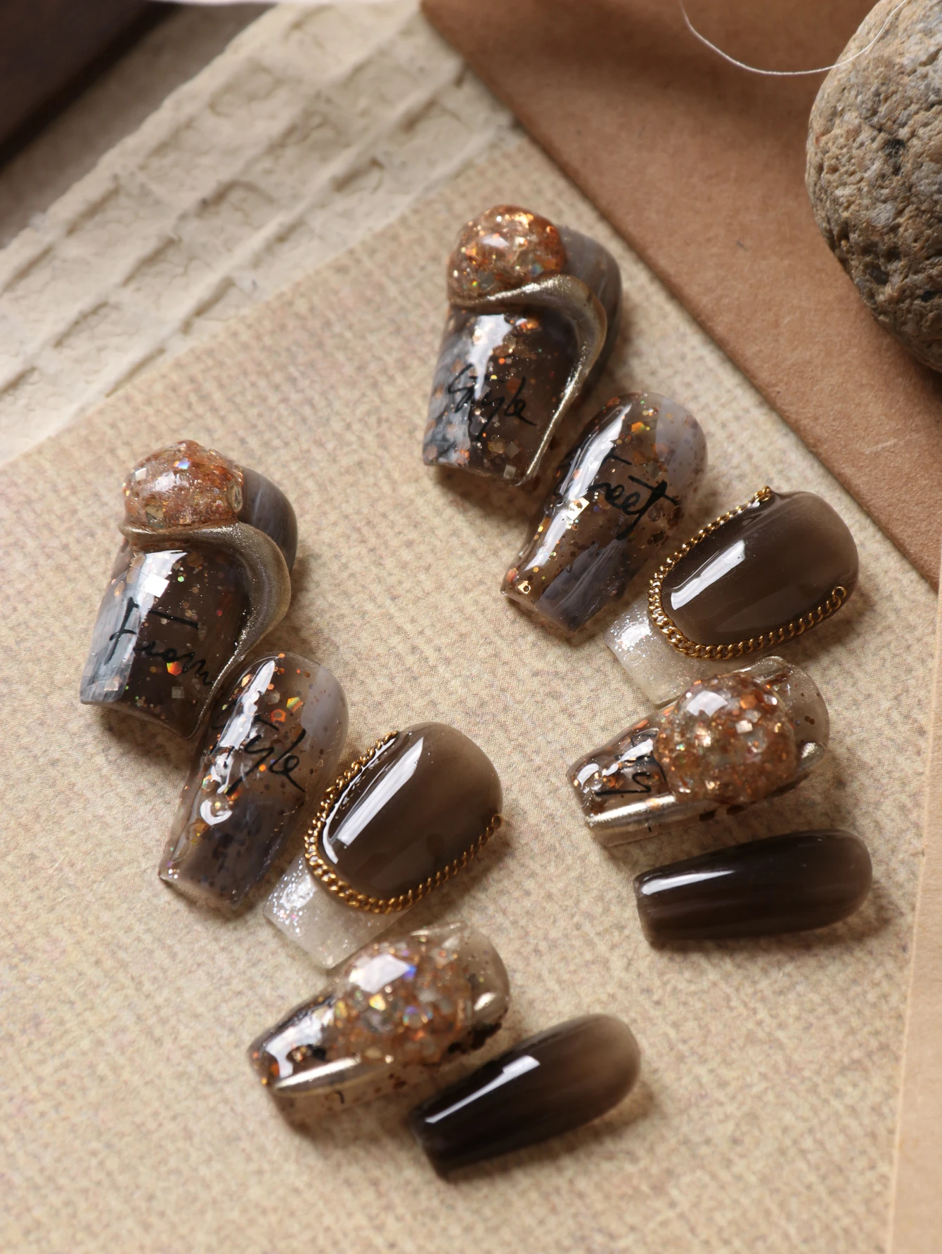 10 faux ongles courts marron e - Nail Adhesive Tab avis et prix