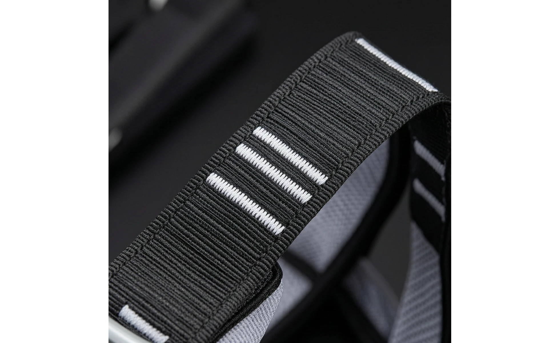 Full-Body Safety Harness Ventilated Harness with Mesh Padding Comfortable Heavy-Duty for Workers, Fall Protection, Climbing