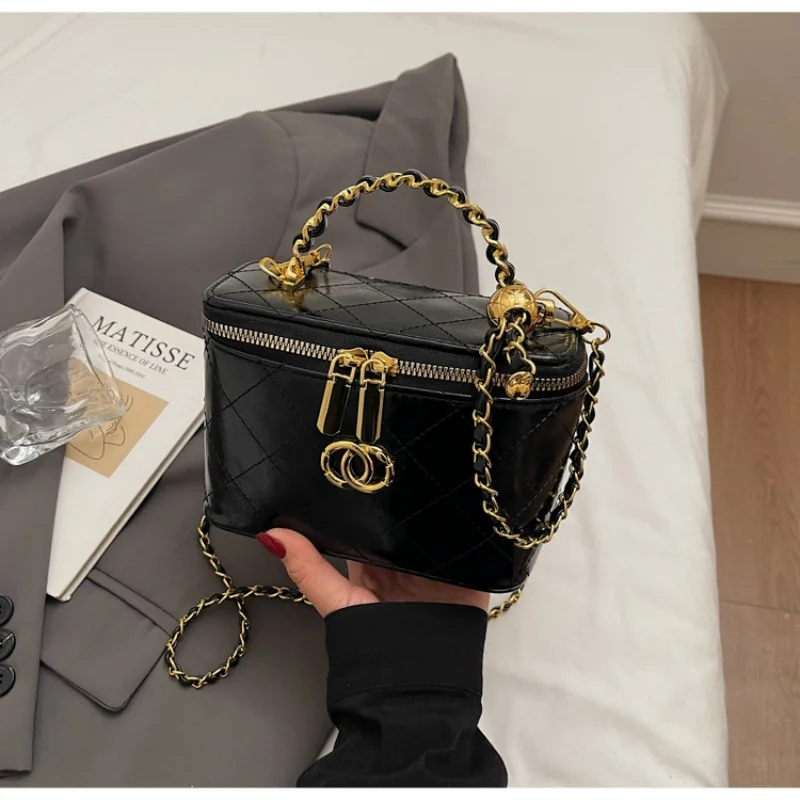 

Women's Bag Spring and Summer 2026 Fashion Diamond Chain Shoulder Bag Commuter Crossbody Bucket Bags Lingge Chain Purse
