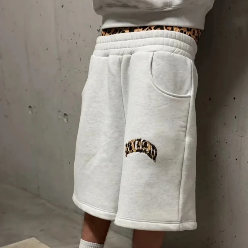 กางเกงขาสั้นลำลองสไตล์สตรีทแฟชั่นสำหรับผู้ชายและผู้หญิง สวมใส่สบาย ใช้งานได้หลากหลาย สไตล์พังก์ ฮิปฮอป ปักลาย แฟชั่นฤดูใบไม้ผลิและฤดูร้อน สไตล์ Y2K กางเกงกีฬา