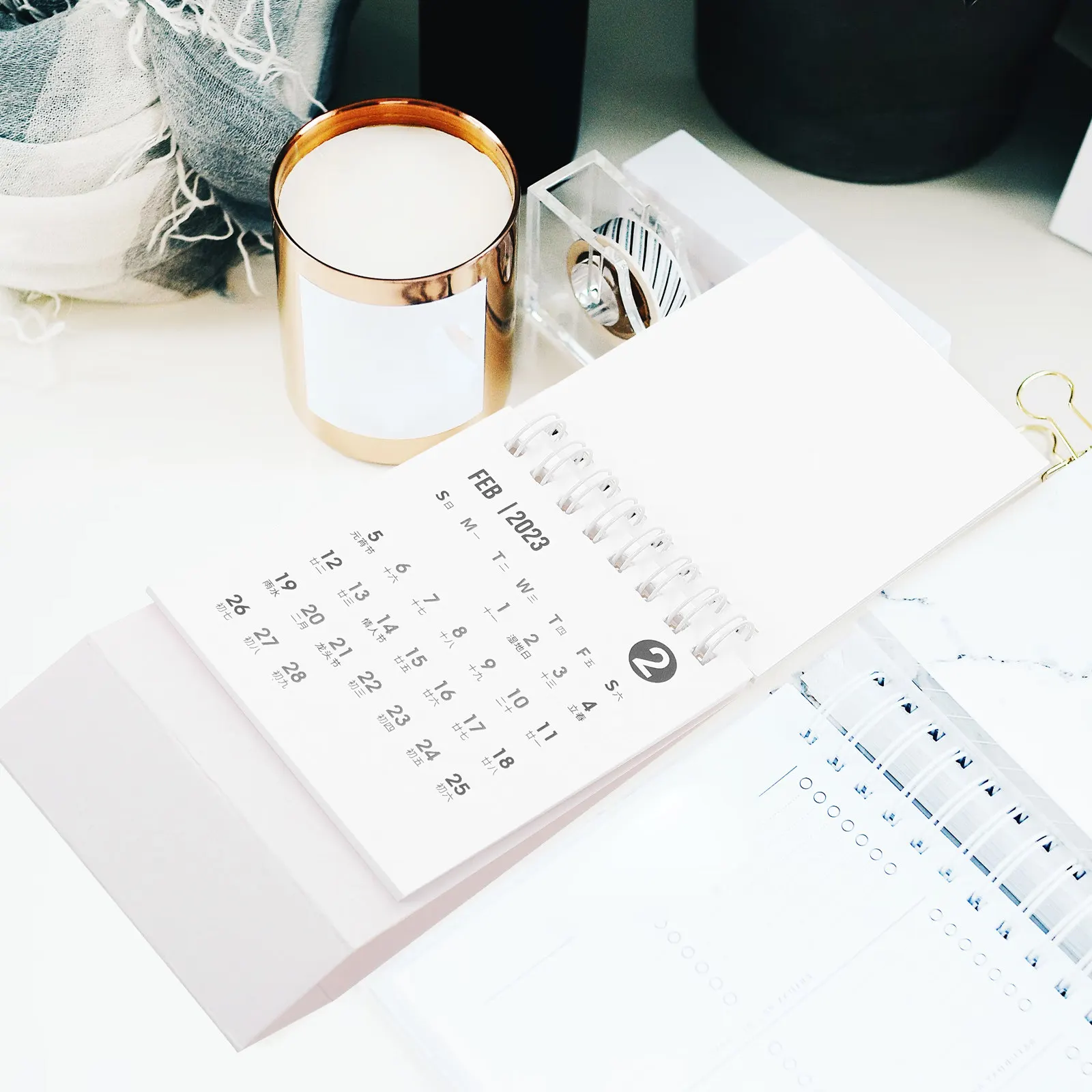 

Мини-настольный календарь на 2023 год, маленький настольный календарь, красивый свежий дизайн, толстая прочная рамка, подходит для офиса, студенческого или учительского стола.