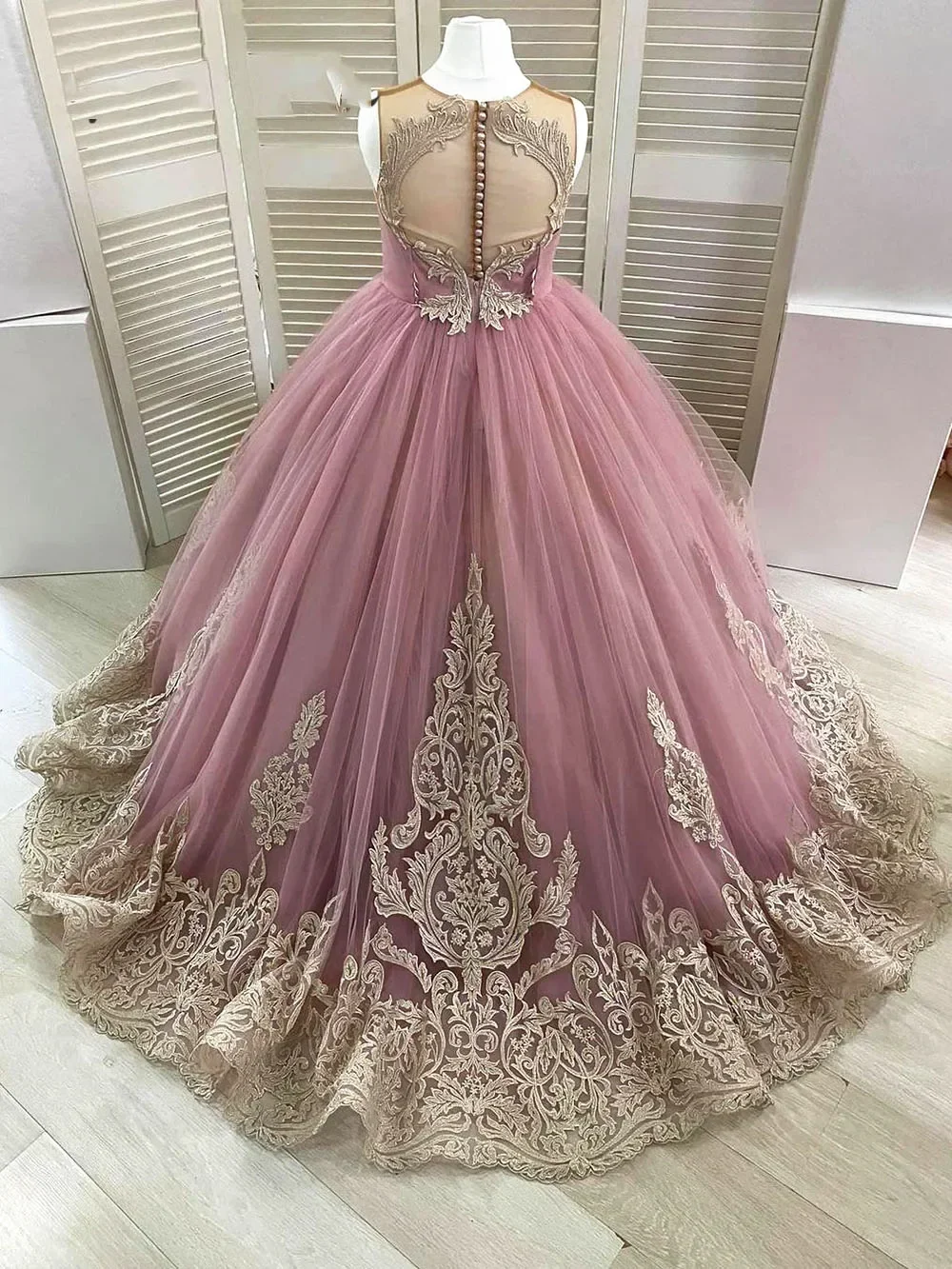 Abiti da ragazza di fiori in Tulle rosa per matrimonio pizzo dorato principessa gonfia senza maniche lunghezza del pavimento per bambini abiti da festa di compleanno abiti da ballo