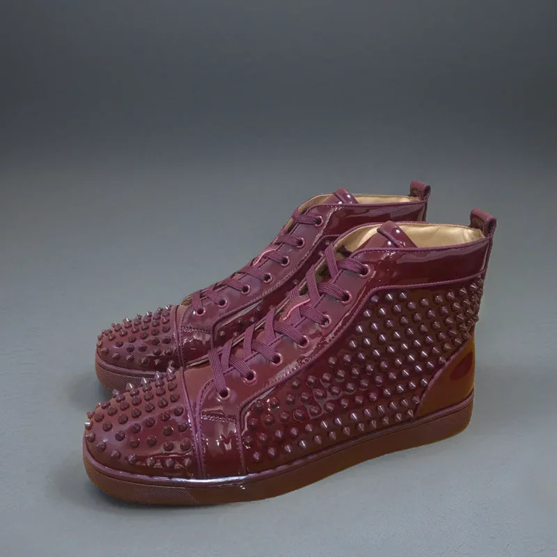 Mode Luxus Marke High Top Rote Untere Schuhe Für Männer Trainer Fahren Spikes Patent Echtes Leder Alle Nieten Wohnungen Sneaker