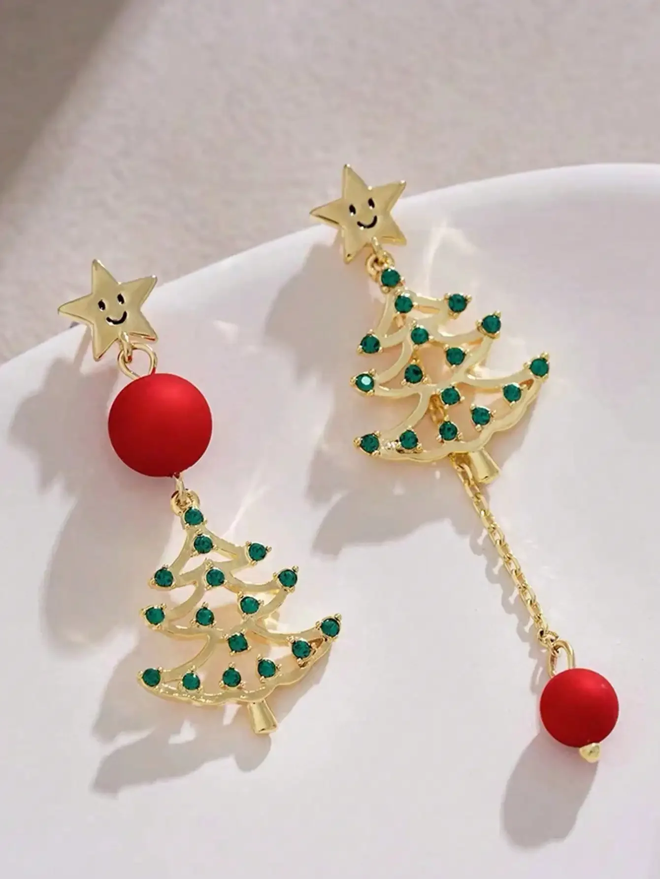 2025 1pc Colorful Christmas Tree Tassel Earrings Sweet Simple Hollow Long Christmas Earrings ear rings for women