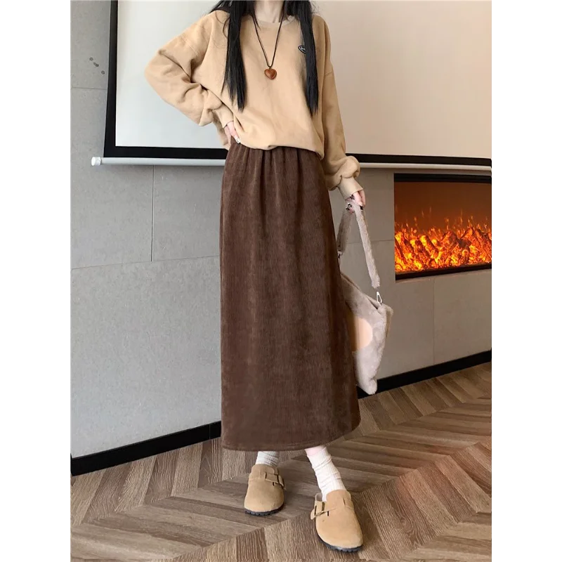 All Match corduroy en fluwelen afslankende halve rok met hoge taille en split herfst en winter heup knuffelen A-lijn elegante rok