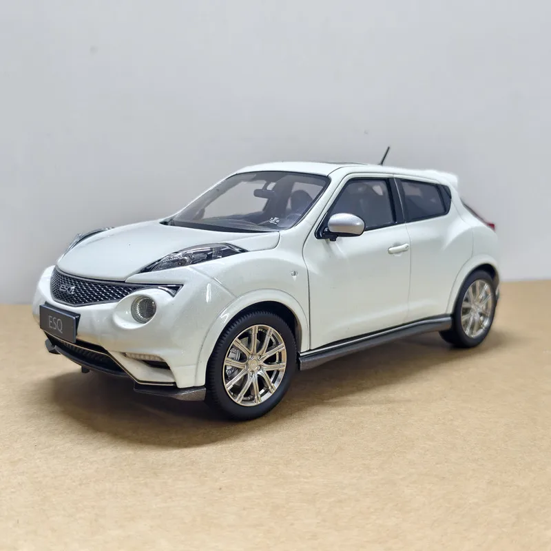 

Оригинальная коллекционная модель автомобиля Infiniti 1:18 из литого сплава, 2015 Nissan JUKE ESQ, для энтузиастов автодизайна, имитация для демонстрации и декора.