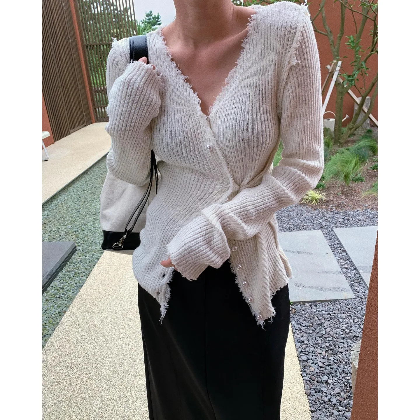 Fashionable Comfortable Pearl Button Base Layer Sweater Chic Dongda Gate New Arrival Women's Casual Style Long Sleeve V-Neck ...