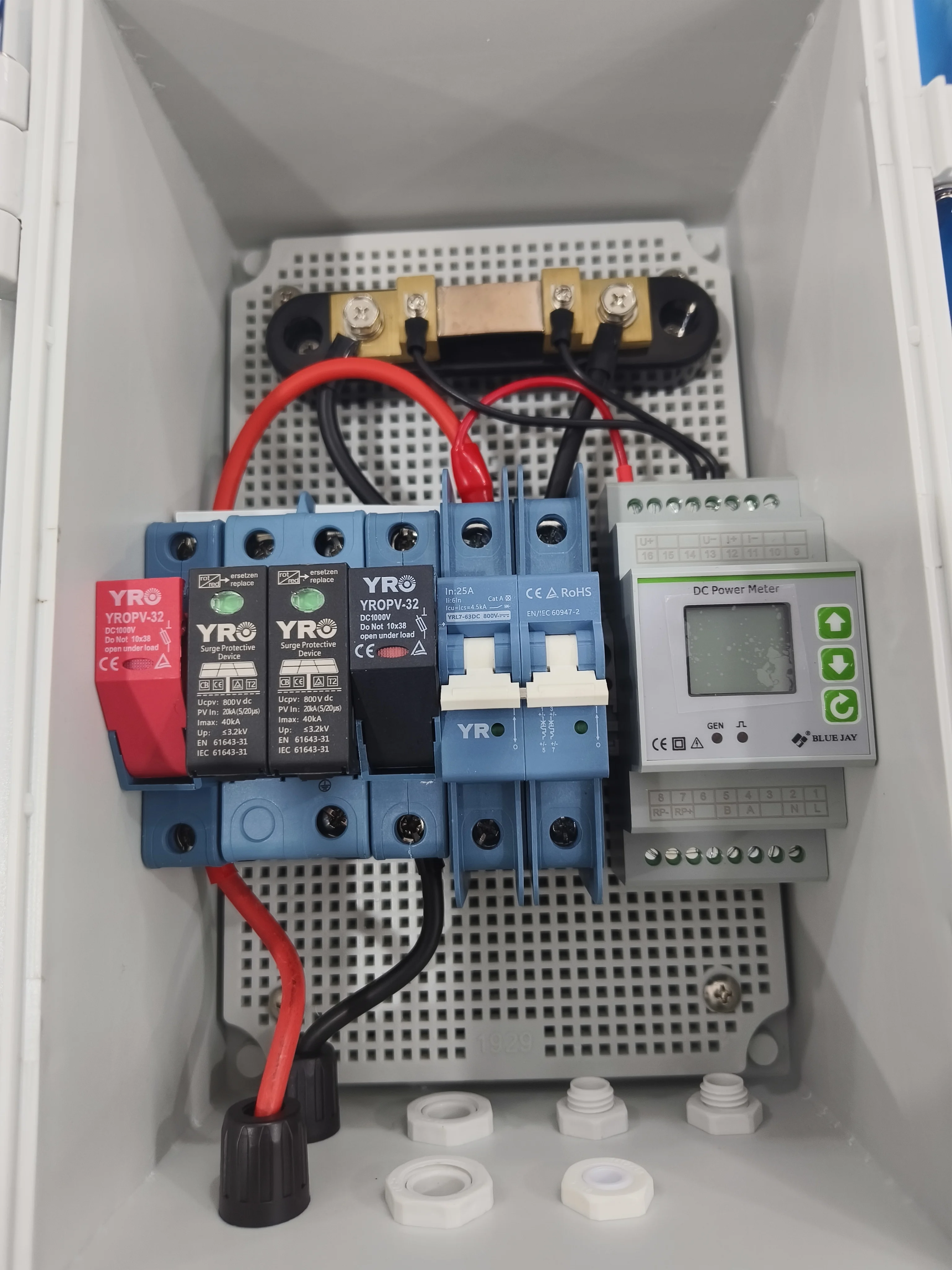 Blue Jay PV Array Combiner Box 2 Strings DC 550V - 1000V 2 in 2 out IP66 Protection Solar Panel PV Combiner Box Waterproof