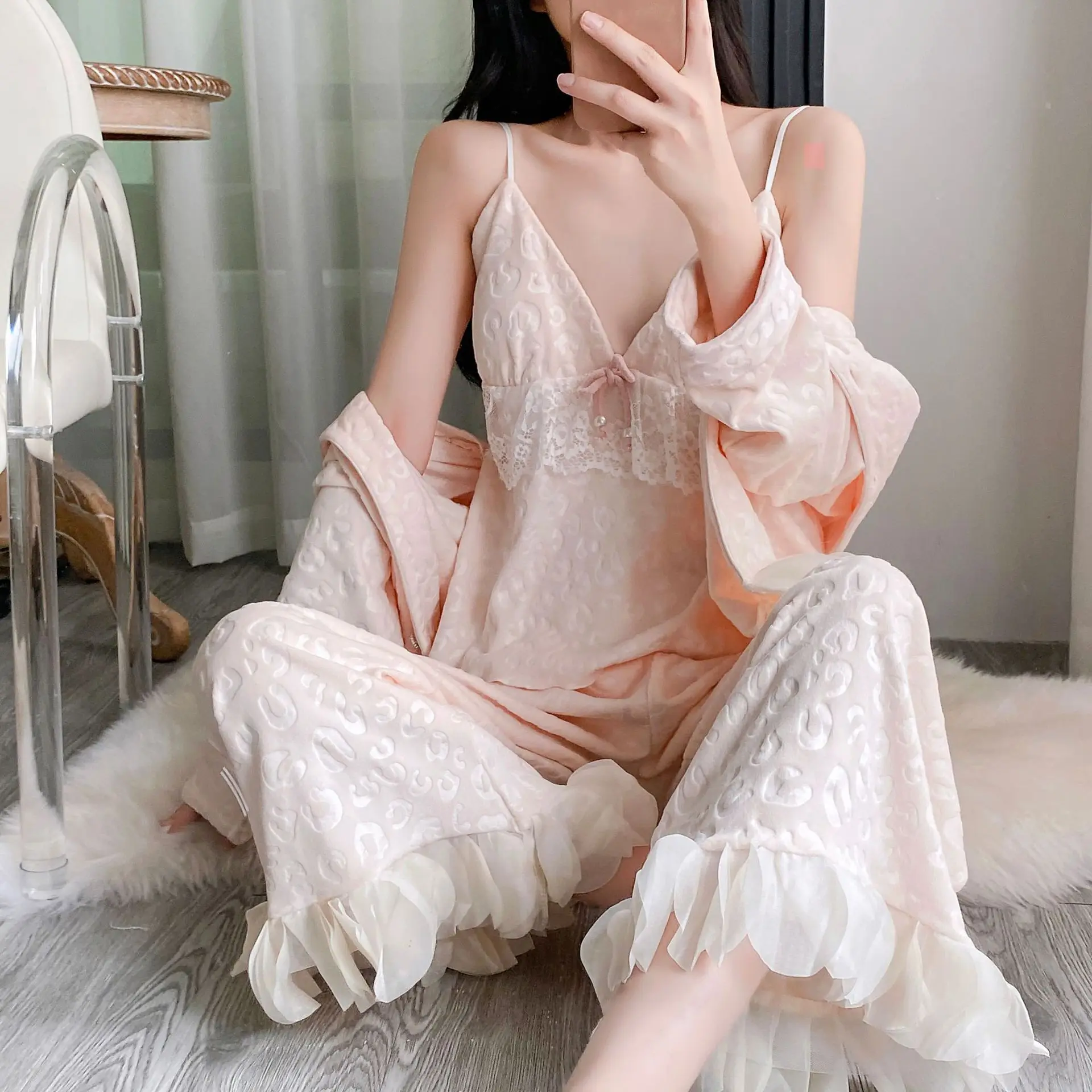 طقم بيجامات نسائي مخملي من جزيرة سميكة ملابس نوم بنطلون من الفلانيل مزدوج الوجه ملابس منزلية أنيقة من الدانتيل ملابس للاستلقاء #1